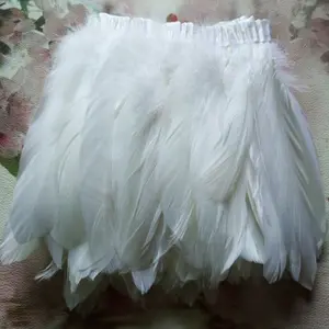 Белые утиные перья