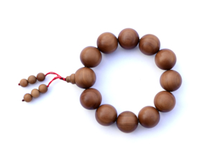 Pulsera de cuentas espirituales de sándalo - Product Image 1