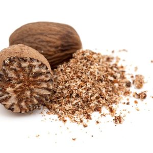 Huile essentielle de muscade pure en gros, qualité aromathérapie naturelle, ingrédient pour les soins de la peau et des cheveux, exportateur en vrac d'Inde - Product Image 4