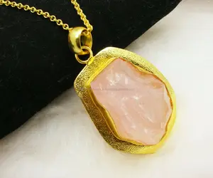 Pendentif de pierre précieuse de Quartz Rose en or, nouvelle collection de bijoux - Product Image 1