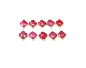 Forme de trèfle rubis teint à facettes en laiton plaqué or 18 carats déclaration fabrication de bijoux lunette de pierres précieuses pierre de naissance connecteur Boho - Product Image 6