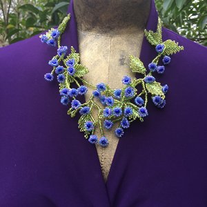 Collier tendance à fleurs miniatures perlées à la française - Product Image 1