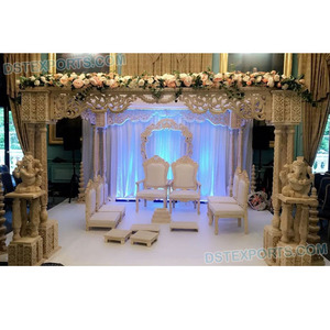 Mandap en bois à trois piliers pour mariage indien, mandap traditionnel en bois sculpté pour mariage hindou, décoration de mariage, mandap en bois, fabrication au Royaume-Uni - Product Image 1