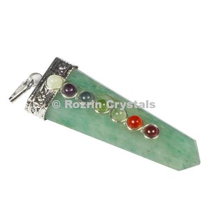 Pendentif crayon Chakra plat vert Aventurine: pendentifs métalliques uniques Chakra - Product Image 1