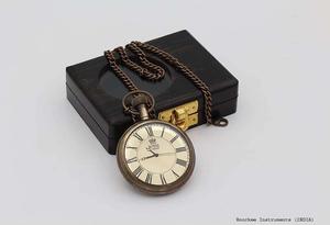 นาฬิกาพกสไตล์วินเทจโบราณ พร้อมสายทองเหลืองแบบนอติคอลและกล่องไม้ ระบบควอตซ์ ของสะสม สไตล์สตีมพังก์ - Product Image 3