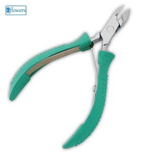 Pince à cuticules avec poignée en plastique, originale - Product Image 1