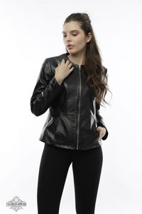 Chaqueta teñida de piel de oveja auténtica Valeriano Romano para mujer, abrigo de invierno con acabado transpirable de último diseño - Product Image 4