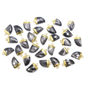 Hypersthene 13 a 15 MM con forma de cuerno de fianza colgante chapado en oro - Product Image 1