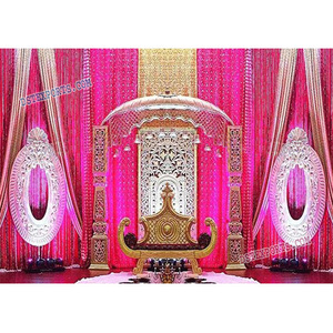 Décor de scène doré pour mariage pakistanais, panneaux de fond suspendus à riches sculptures, style moderne, décoration de scène pour événements en Australie - Product Image 1
