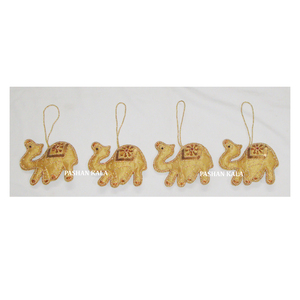 Adornos colgantes decorativos en forma de camello y color de tela amarilla con acabado fino hecho a mano para fiesta de cumpleaños y uso navideño - Product Image 1