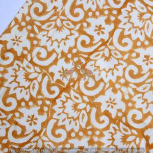 Tissu indien imprimé fleuri jaune moutarde pour robe occidentale - Product Image 4