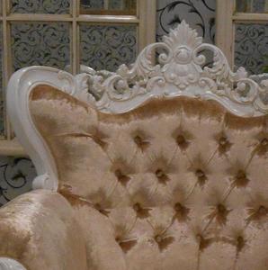 โซฟาไม้มะฮอกกานีสไตล์คลาสสิก แกะสลักอย่างดี สำหรับห้องนั่งเล่น เฟอร์นิเจอร์ตกแต่งภายในบ้าน เหมาะสำหรับอพาร์ทเมนต์และวิลล่า - Product Image 3