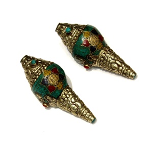 Concha de Rudra Artesanal Pequeña, Material Orgánico, Gemas Rudra, Shankha, Concha Marina Natural, Arte Religioso Budista Pulido - Product Image 3