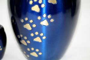 Urne funéraire pour animaux de compagnie de style américain avec empreinte de patte de designer, bleue, durable, avec garantie de 2 ans, modèle 2520-a par ZHE - Product Image 6