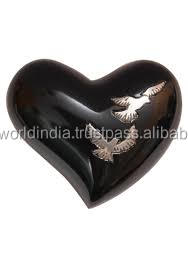 Petite urne souvenir rouge en forme de cœur pour les cendres, fournitures pour enterrement, brasworld, inde - Product Image 6