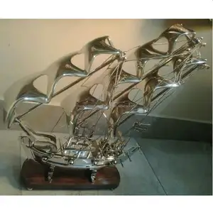 Maqueta de Barco Antigua Redonda de Latón Pulido Vintage Lord LV9896 - Product Image 1