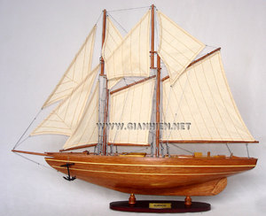 BLUENOSE Cadeau de nouveauté de bateau modèle en bois fabriqué à la main - Product Image 1