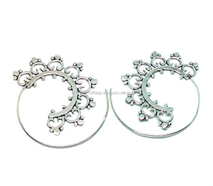 Nuevos pendientes de espiral chapados en plata a la moda para regalar para mujer disponibles a un precio asequible de la India. - Product Image 1