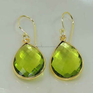 ต่างหูเงินแท้ 925 ชุบทอง รูปทรงหยดน้ำยาวประดับเพริดอต งานแฮนด์เมด ดีไซน์ทันสมัย เหมาะสำหรับงานปาร์ตี้สไตล์คริสเตียน - Product Image 1