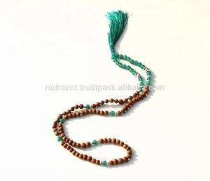 Collar Tibetano de Cuentas Mala de 108 Cuentas de Aventurina de Sándalo, Collar Religioso de Aventurina Verde Natural de 8 mm con Fragancia Amaderada, Borla, Hinduismo - Product Image 1