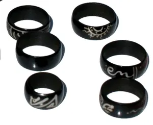 Bagues ethniques naturelles, couleur noire, Tagua Nut sculpté, bijoux de mode sud-américain - Product Image 1