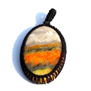 Bumblebee Jasper cabujón forma ovalada macramé envoltura colgante - Product Image 4