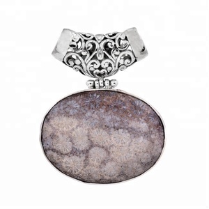 CASA DE PLATA 925 Colgante de piedras preciosas de plata maciza Elegante forma ovalada con ajuste de bisel Elegante moda clásica para fiestas - Product Image 1