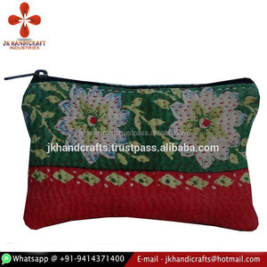 กระเป๋าสตางค์ Kantha ลายดอกไม้มีเอกลักษณ์ - Product Image 2