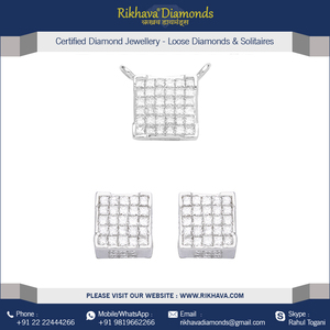 Élégante paire de boucles d'oreilles diamant en or pur pour femme - Product Image 4