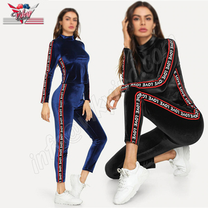 Ensemble de deux pièces en velours pour femmes, bandes, lettrage personnalisés, haut pantalon pour femmes, vêtements de sport décontractés à manches longues, col montant, slim, printemps automne - Product Image 1