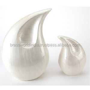 Brassworld Inde en forme de larme en laiton adulte urne funéraire de qualité supérieure fournitures funéraires - Product Image 1