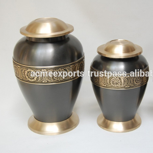 Belle urne funéraire gravée par un oiseau Design gris élégant avec des accents dorés Parfait pour le mémorial et l'hommage - Product Image 2