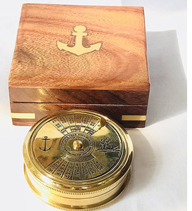 Boussole en laiton nautique-Boussole en laiton dans une boîte en bois marron Boussole de poche par Calvin Handicraft - Product Image 1