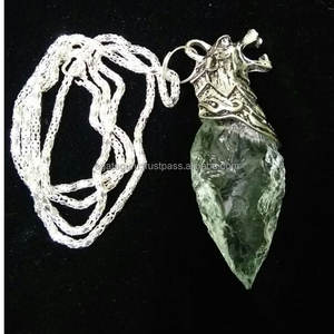 De vidrio flecha dragón cara colgante - Product Image 1