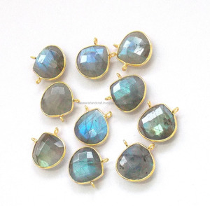 Pierre précieuse de Labradorite naturelle en argent sterling 925 avec cadeau en forme de coeur plaqué or pour son connecteur de lunette - Product Image 1