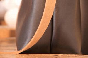 Medio bolso de cuero negro con cremallera y correas de cuero marrón minimalista de cuero con cremallera bolso de AV-0036 - Product Image 4