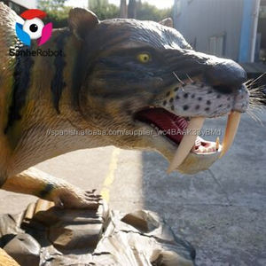 Tigre <span class=keywords><strong>de</strong></span> <span class=keywords><strong>dientes</strong></span> <span class=keywords><strong>de</strong></span> <span class=keywords><strong>sable</strong></span> electromecánicos realistas <span class=keywords><strong>de</strong></span> tamaño original al aire libre - Product Image 2