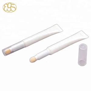 Applicateur en éponge floquée pour gloss à lèvres cosmétique en tube - Product Image 1