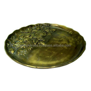 Finitions en laiton antique assiettes à vaisselle fabricant plaque de chargeur métal laiton fleur en relief plaque de chargeur décorative - Product Image 1