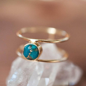 Turquoise Gemstone Décembre Bague de naissance en alliage d'or personnalisé Bijoux de mode pour les fêtes de fiançailles ou les anniversaires - Product Image 1