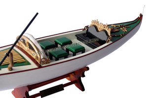 Góndola Veneciana Pintada en Crema (Estilo # 2) MODELO DE BARCO DE MADERA - MODELO DE ARTESANÍA EN MADERA Regalos Originales - Product Image 3
