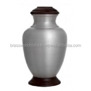 Suministros funerarios de calidad de urna de cremación Premium para adultos de Brassworld India - Product Image 1