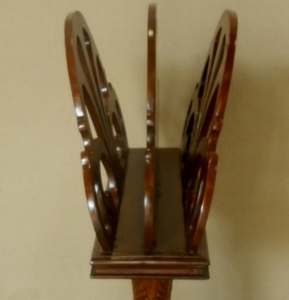 Meubles en acajou classiques d'Indonésie - Porte-revues en acajou - Product Image 3