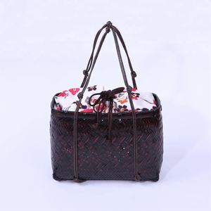 Bolso de mano de bambú azul hecho a mano para mujer, bandolera artesanal de Vietnam con dos correas, forro de lino, cierre de cubierta para uso en la playa - Product Image 3