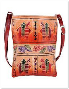 Bolsos de Cuero Shantiniketan Hechos en India, Tamaño 17x15x8 CM - Product Image 4