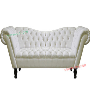 โซฟาหนังสีขาว Tufted สองที่นั่งจัดงานแต่งงานที่ทันสมัย Tufted โซฟาเวทีแต่งงานที่สวยงามโซฟา - Product Image 1