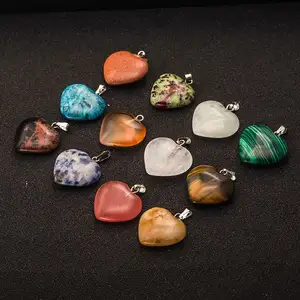 هدايا مجوهرات 12 ألوان القلب على شكل قلادة عنبر طبيعي الجاديت حجر