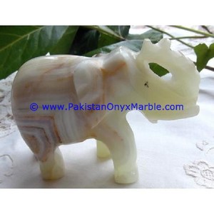 Statue d'éléphant en onyx vert sculpté sur mesure au meilleur prix - Product Image 3