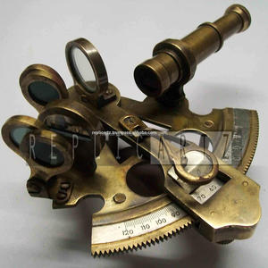 Instrument nautique sextant en laiton antique pour la navigation avec boîte en bois Vintage Marine Supply pour les collectionneurs - Product Image 1