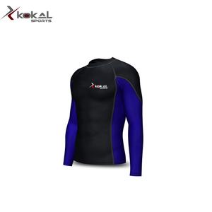 Rashguard MMA unisexe taille adulte personnalisable avec un mélange de polyester/spandex et des motifs imprimés par sublimation pour les besoins d'entraînement - Product Image 2